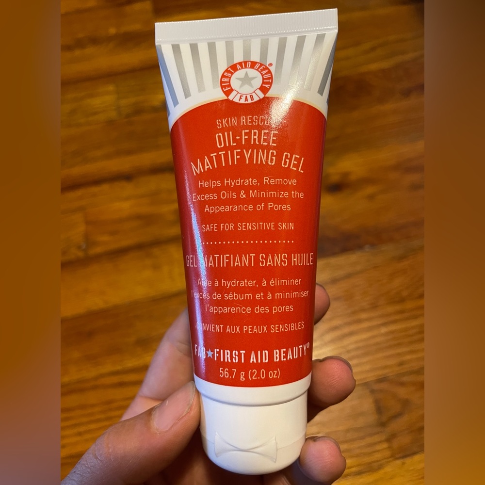First Aid Beauty Oil-free Mattifying Gel
